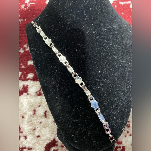 Silver Tone Tennis Bracelet. 7.25 in - Picture 5 of 8